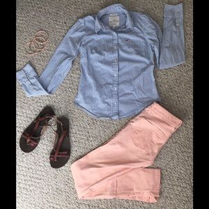 HOLLISTER •Women's button down shirt.•